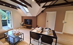 Charming Penthouse Near City Center, 2-Br, King Bed,